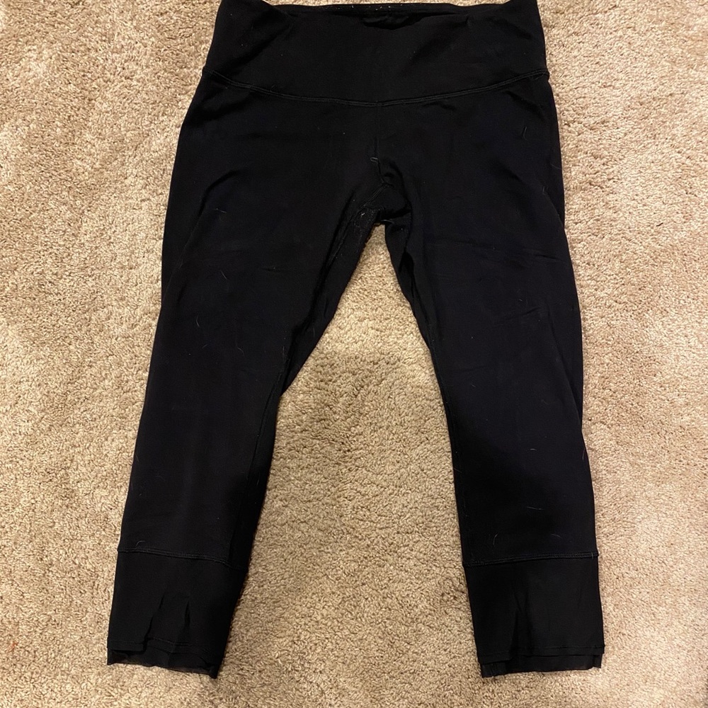 Lululemon workout capris black